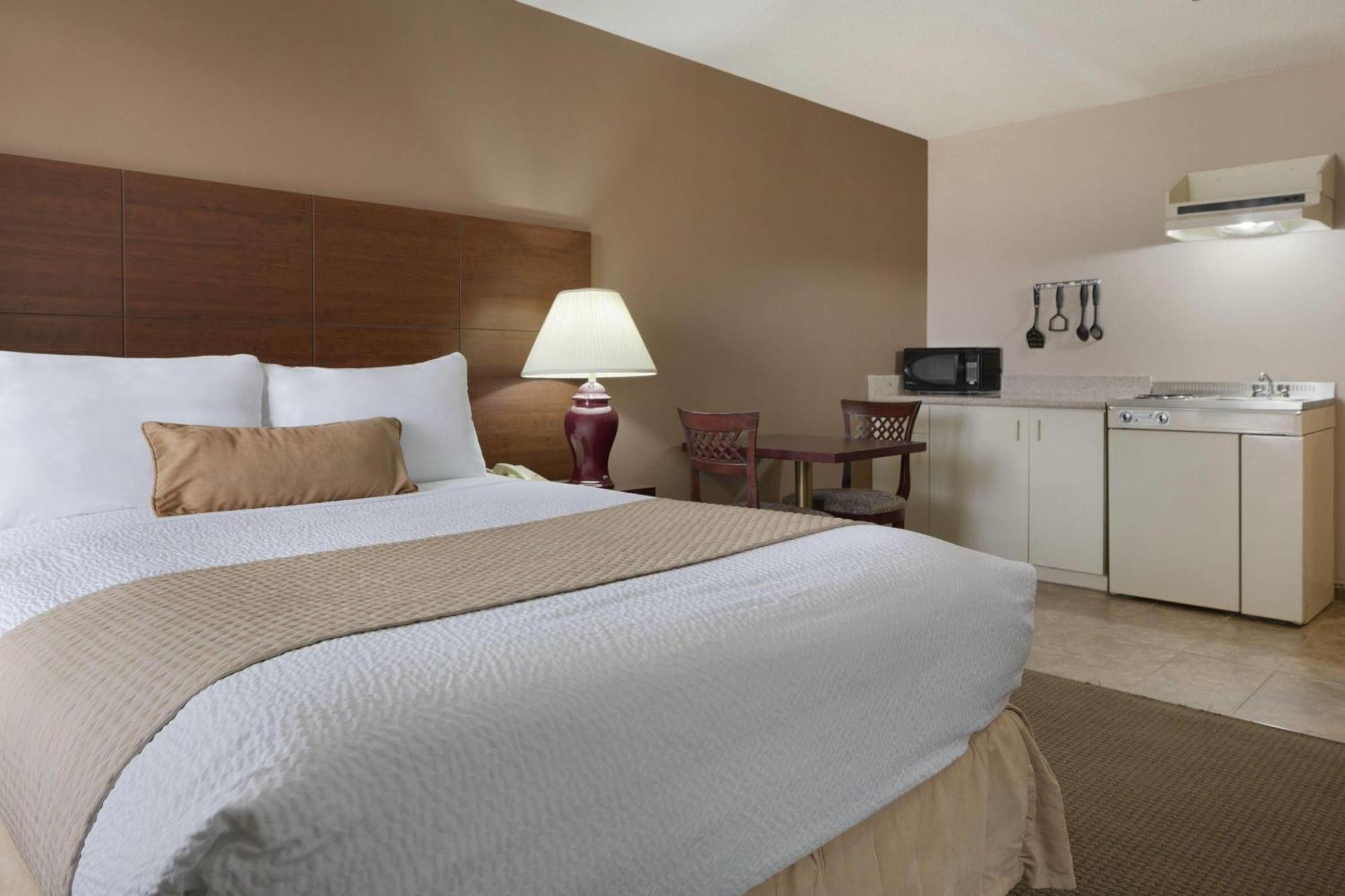 Days Inn By Wyndham Dalhousie Zewnętrze zdjęcie